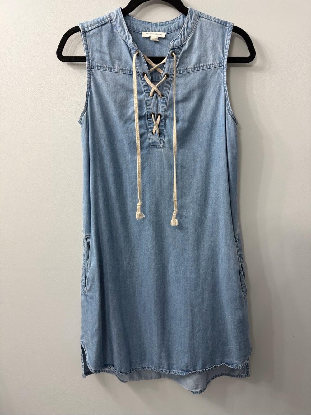 beachlunchlounge Light Blue Sleeveless Lace-Up Chambray Dress Size Small